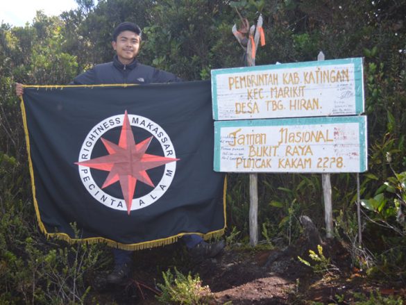 Anggota club PA sebuah komplek perumahan menuntaskan 7 Summits Indonesia