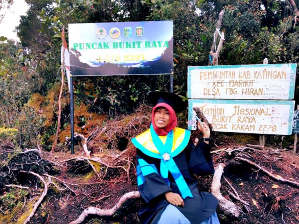 Dosen wanita muda berhasil menuntaskan 7 Summits of Indonesia