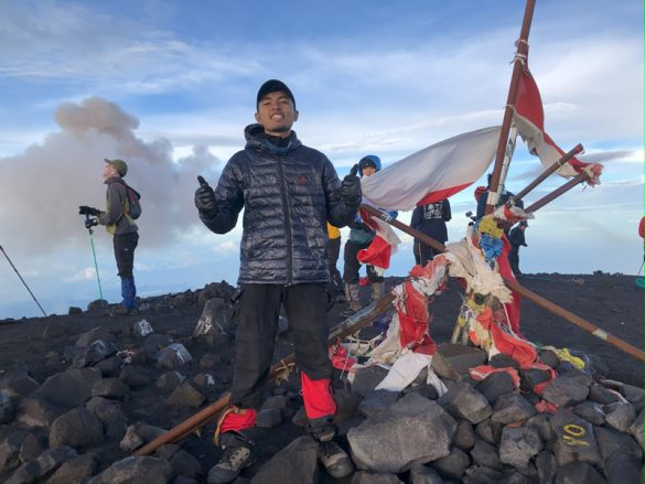 Pendaki Pemula berhasil menuntaskan sirluit 7 summits of Indonesia